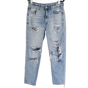 American Eagle high rise distressed mom jeans 100% cotton light wash size 6